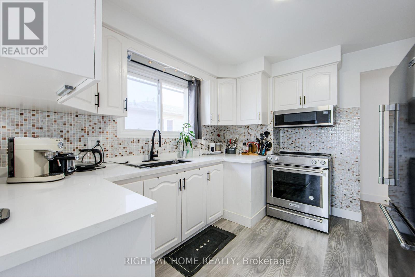 303 Thrace Avenue, Mississauga, Ontario  L5B 2B2 - Photo 14 - W12452211
