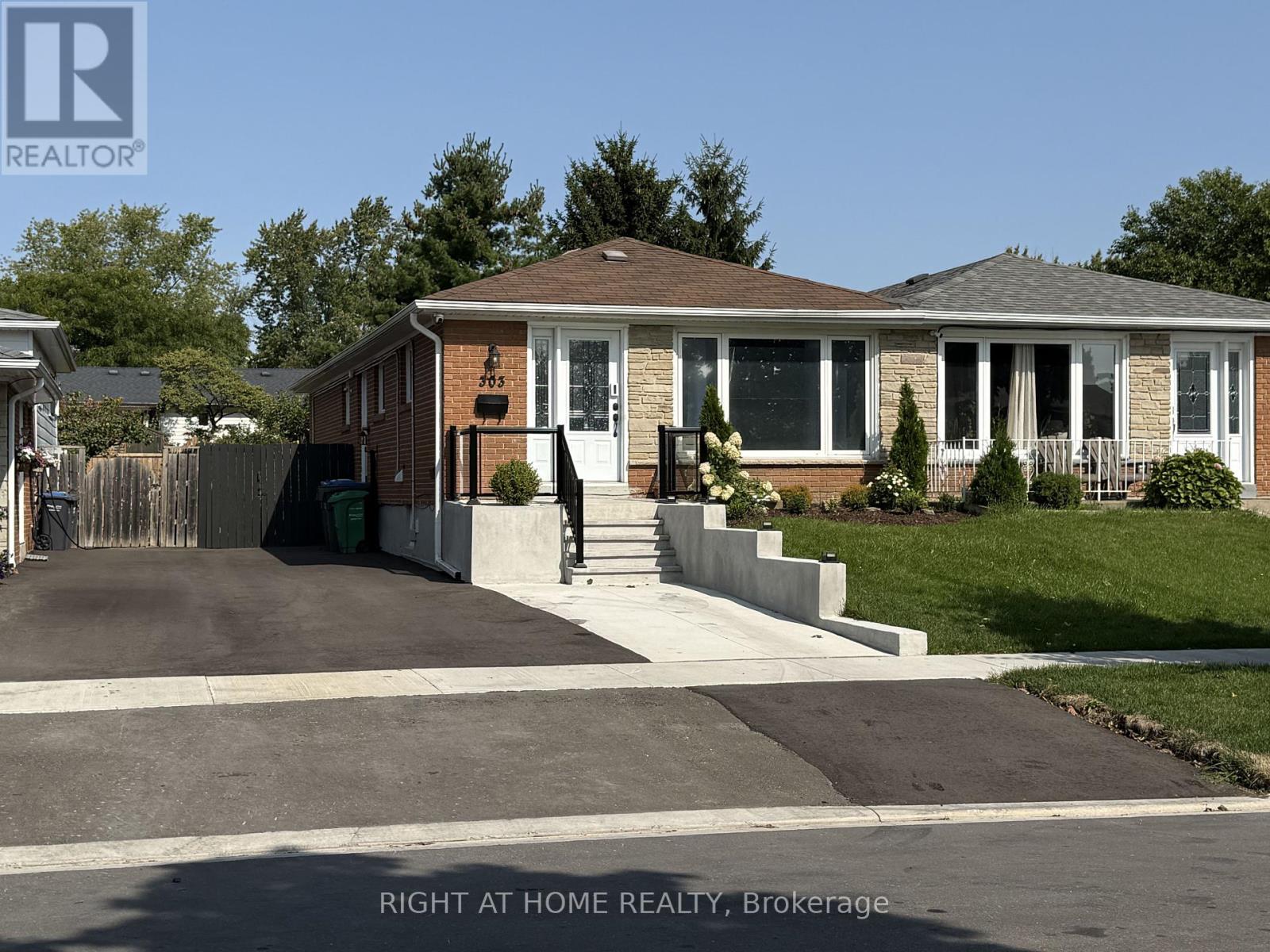 303 Thrace Avenue, Mississauga, Ontario  L5B 2B2 - Photo 2 - W12452211