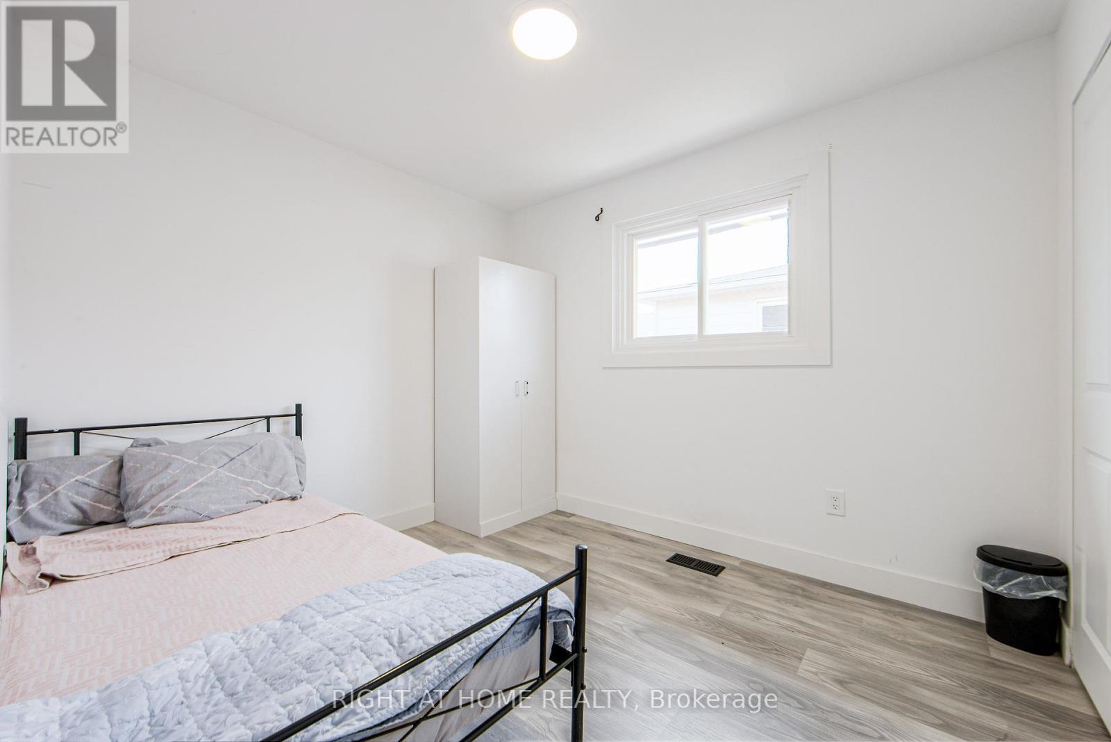 303 Thrace Avenue, Mississauga, Ontario  L5B 2B2 - Photo 20 - W12452211