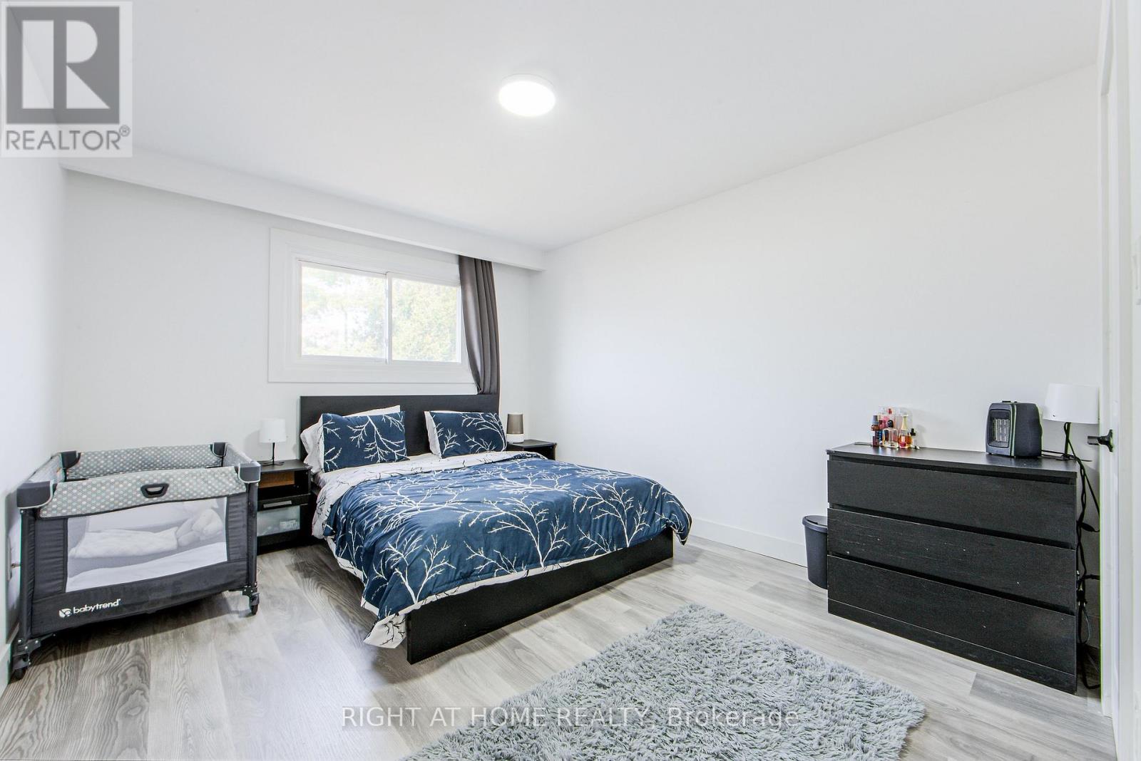 303 Thrace Avenue, Mississauga, Ontario  L5B 2B2 - Photo 23 - W12452211
