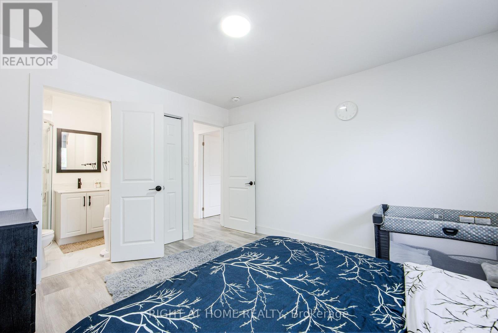 303 Thrace Avenue, Mississauga, Ontario  L5B 2B2 - Photo 25 - W12452211