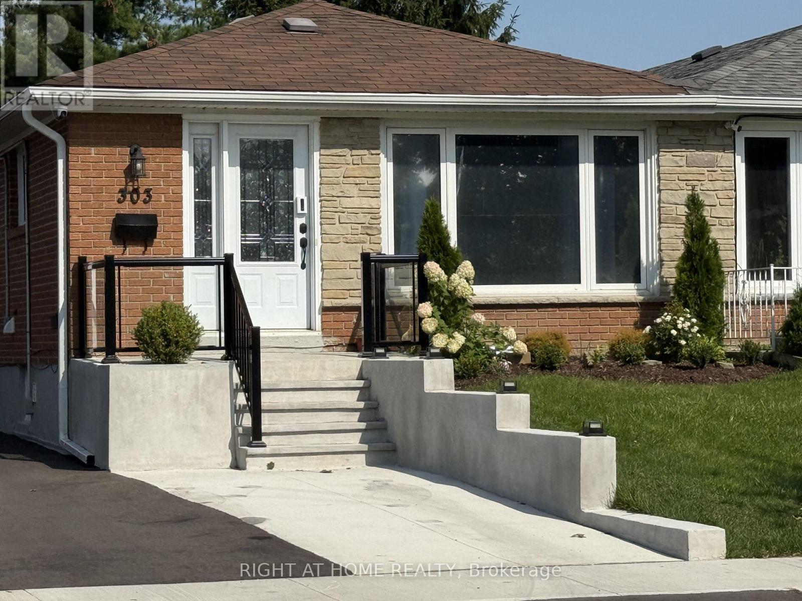 303 Thrace Avenue, Mississauga, Ontario  L5B 2B2 - Photo 3 - W12452211