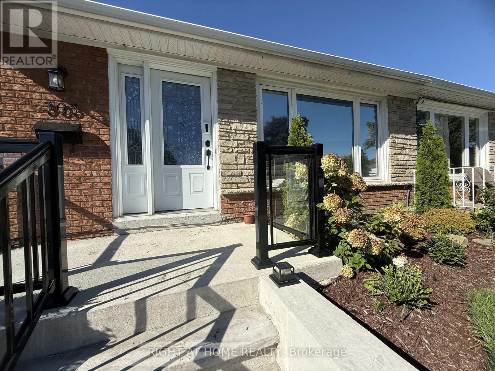 303 Thrace Avenue, Mississauga, Ontario  L5B 2B2 - Photo 4 - W12452211