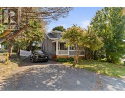 17 Balcomes Drive
