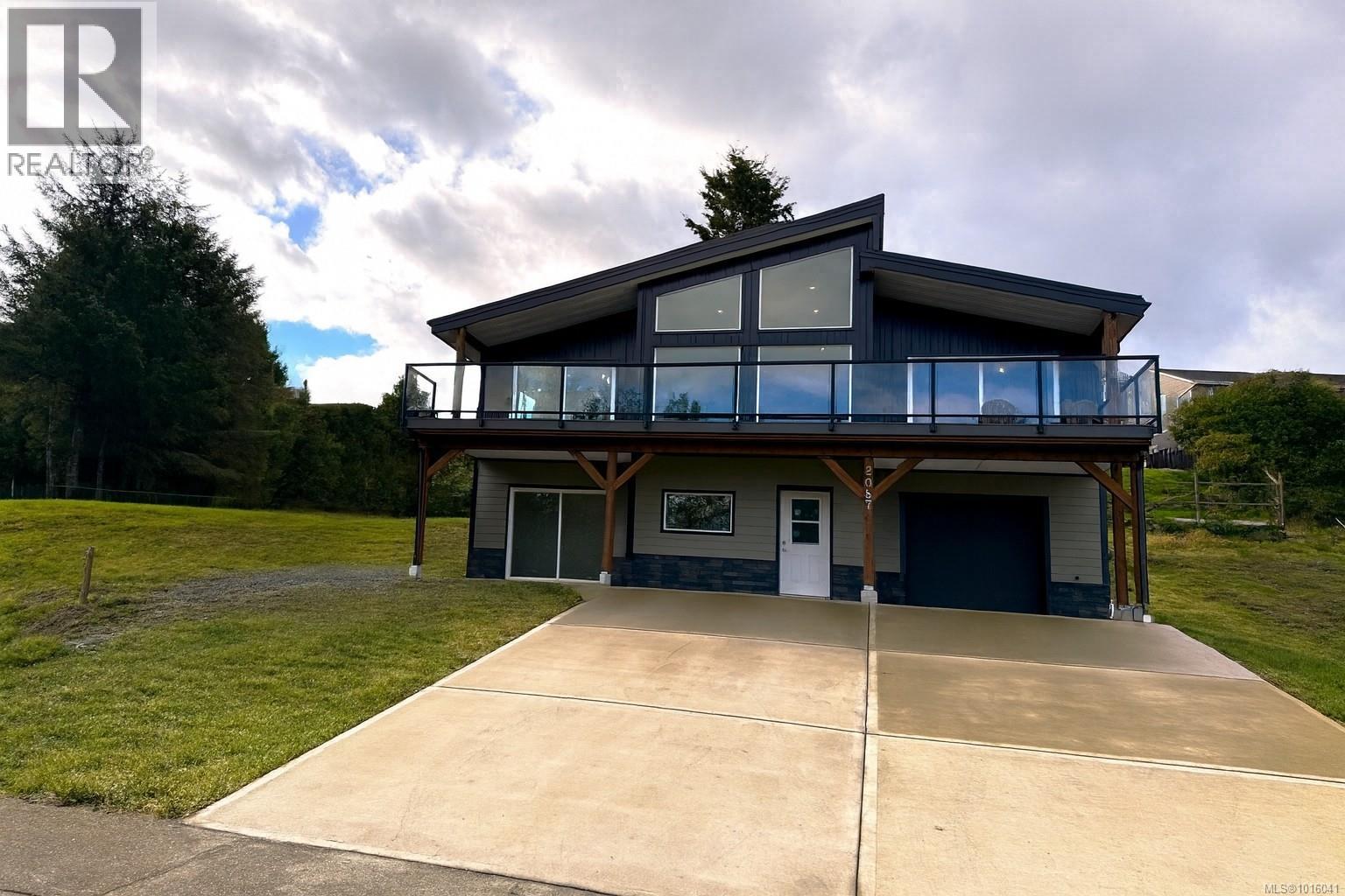 2087 Pioneer Hill Dr, Port McNeill, British Columbia