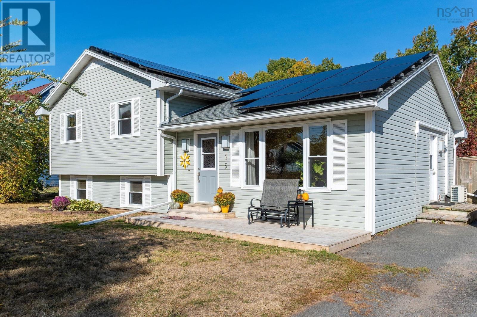 15 Thomas Street, Berwick, Nova Scotia  B0P 1E0 - Photo 2 - 202525413