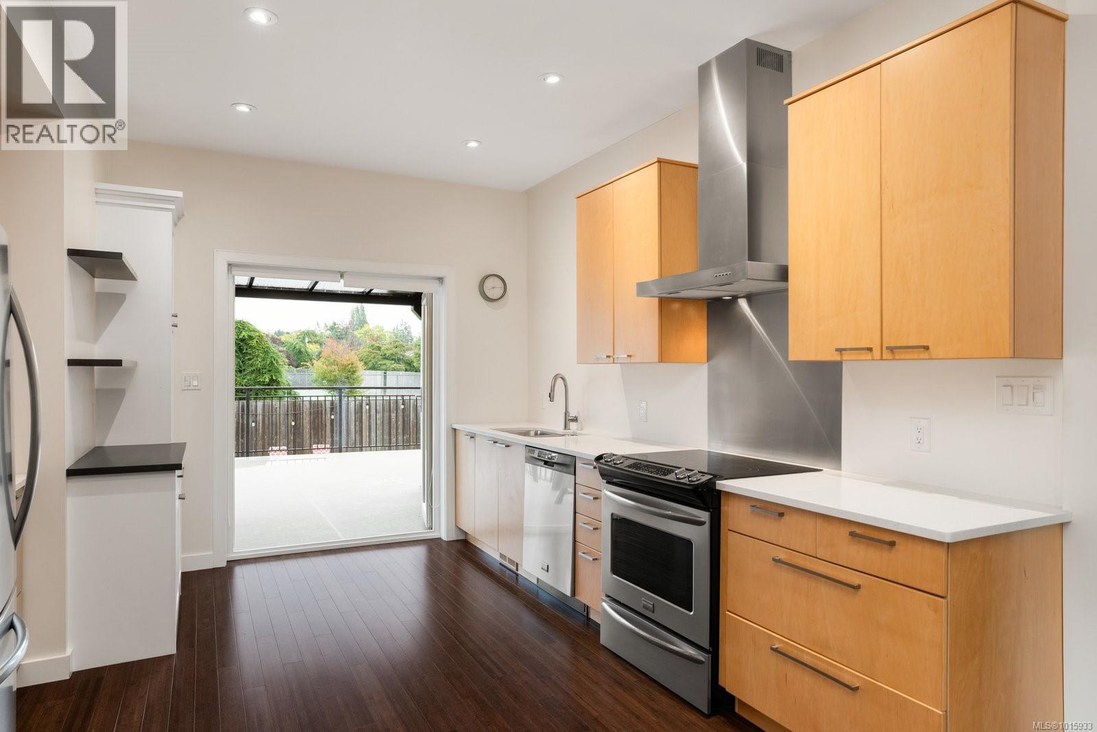 2659 Victor St, Victoria, British Columbia  V8R 4E3 - Photo 16 - 1015933