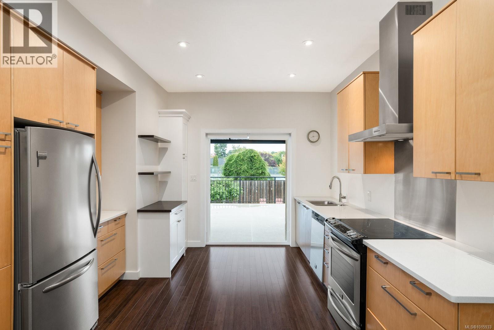 2659 Victor St, Victoria, British Columbia  V8R 4E3 - Photo 15 - 1015933