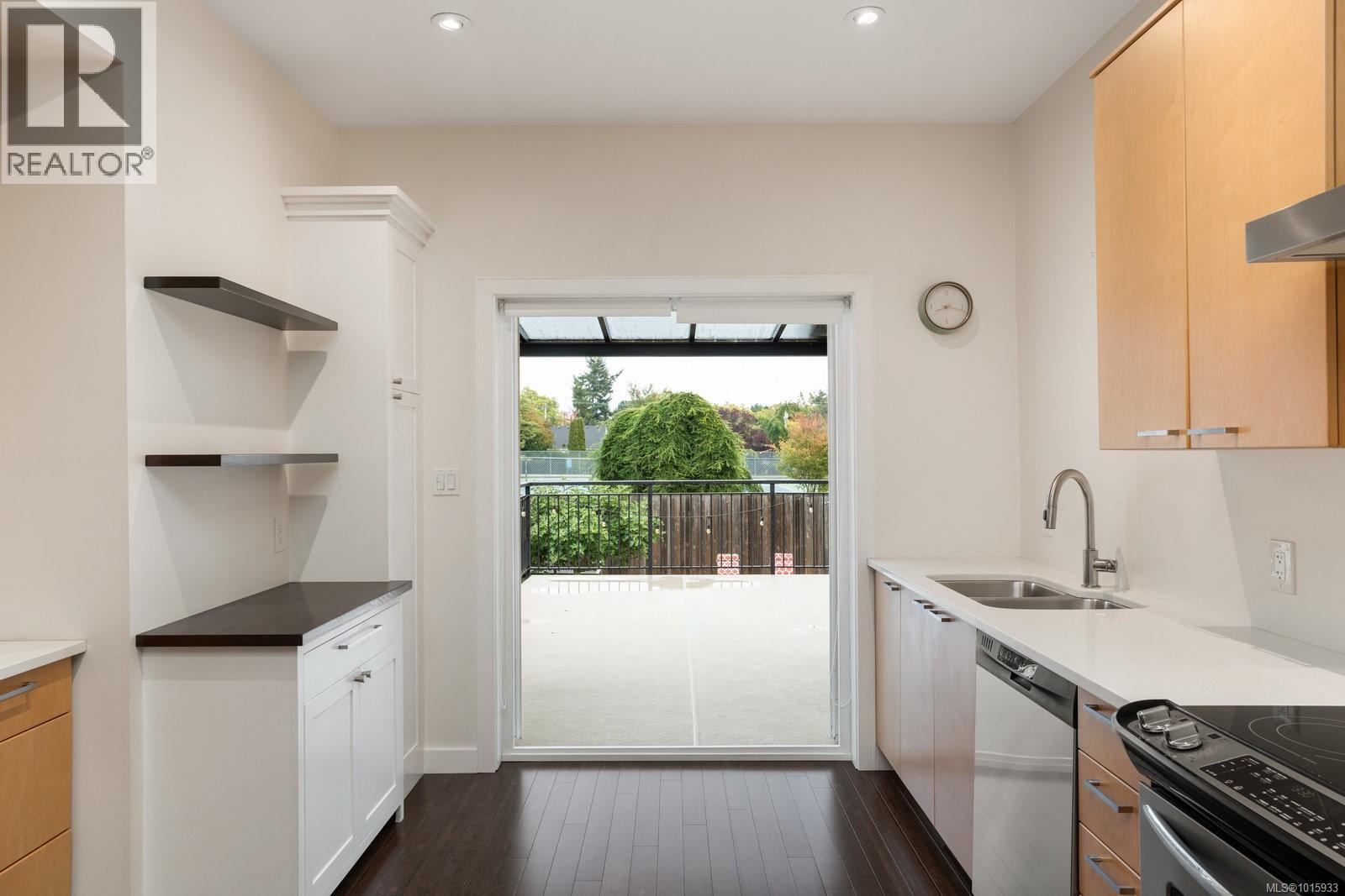 2659 Victor St, Victoria, British Columbia  V8R 4E3 - Photo 18 - 1015933