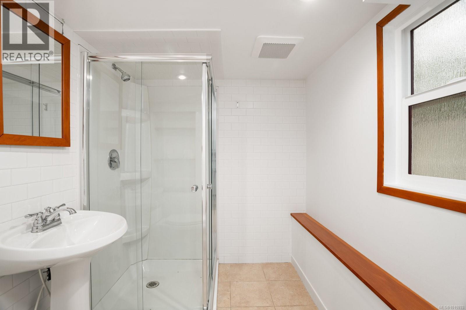 2659 Victor St, Victoria, British Columbia  V8R 4E3 - Photo 34 - 1015933