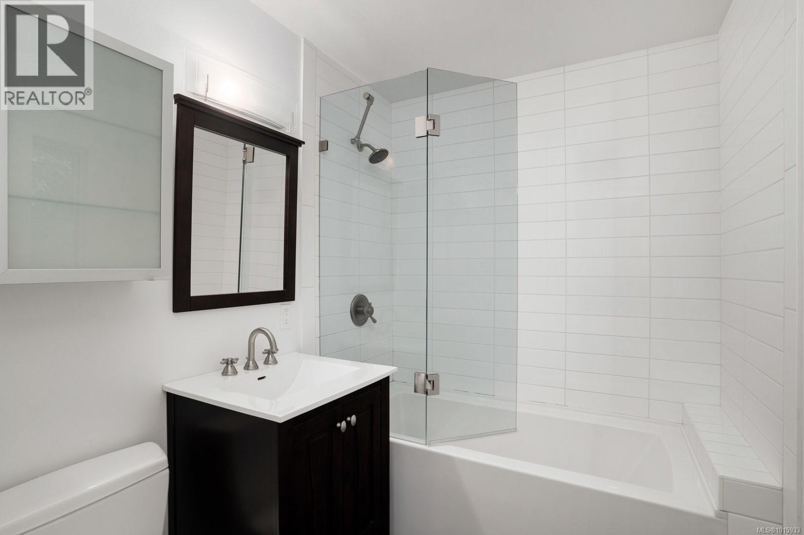 2659 Victor St, Victoria, British Columbia  V8R 4E3 - Photo 27 - 1015933