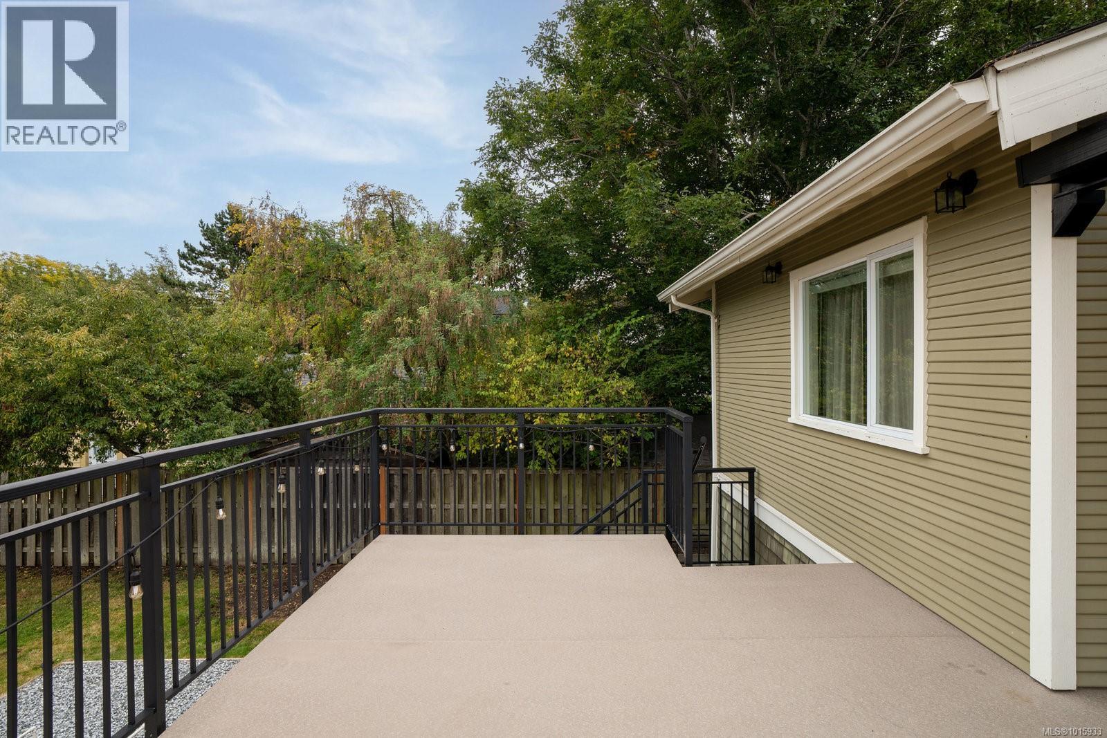 2659 Victor St, Victoria, British Columbia  V8R 4E3 - Photo 20 - 1015933