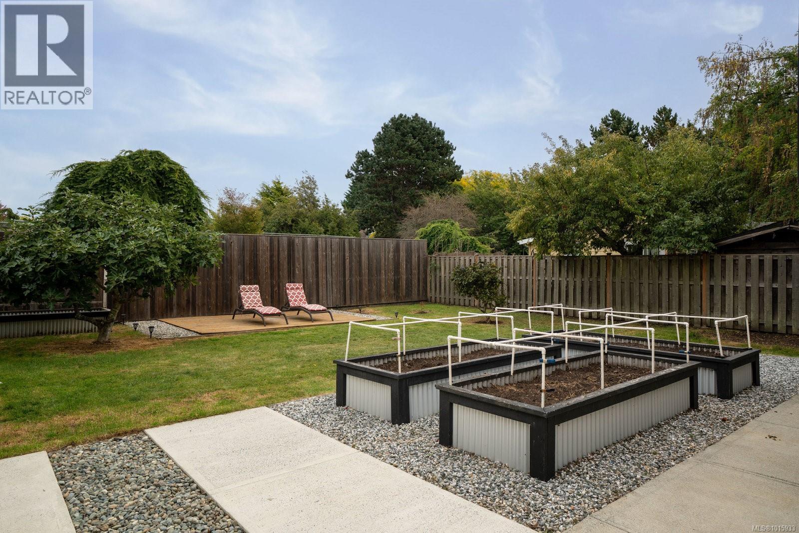 2659 Victor St, Victoria, British Columbia  V8R 4E3 - Photo 40 - 1015933