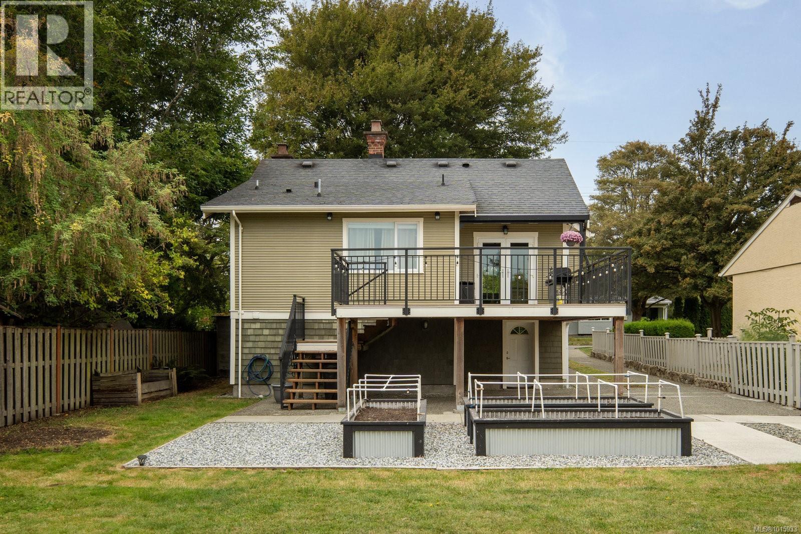 2659 Victor St, Victoria, British Columbia  V8R 4E3 - Photo 2 - 1015933