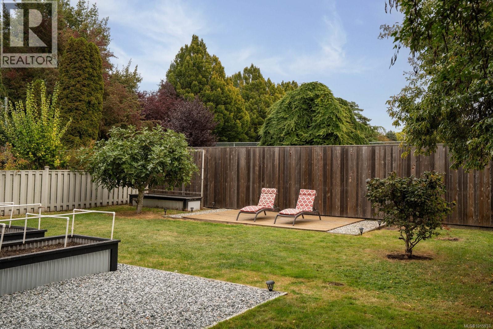2659 Victor St, Victoria, British Columbia  V8R 4E3 - Photo 38 - 1015933