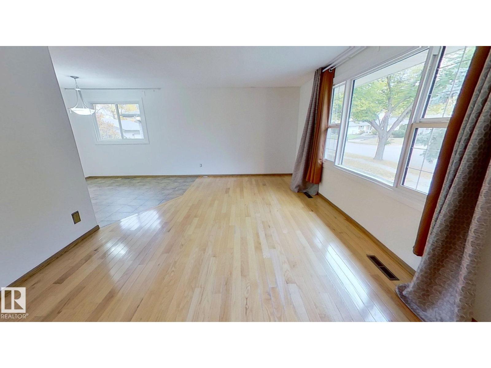 14811 61a St Nw, Edmonton, Alberta  T5A 2A7 - Photo 3 - E4461333