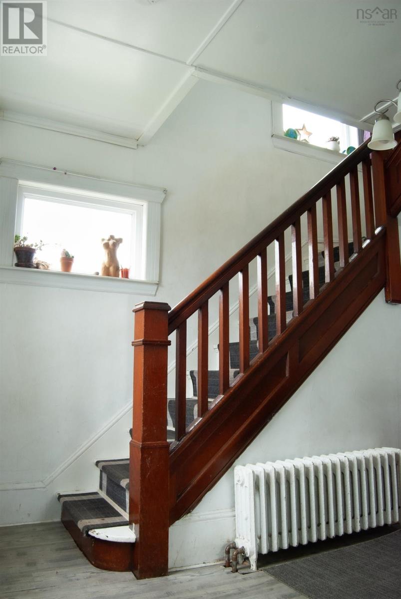 319 Cockburn Street, New Waterford, Nova Scotia  B1J 4J8 - Photo 5 - 202525436