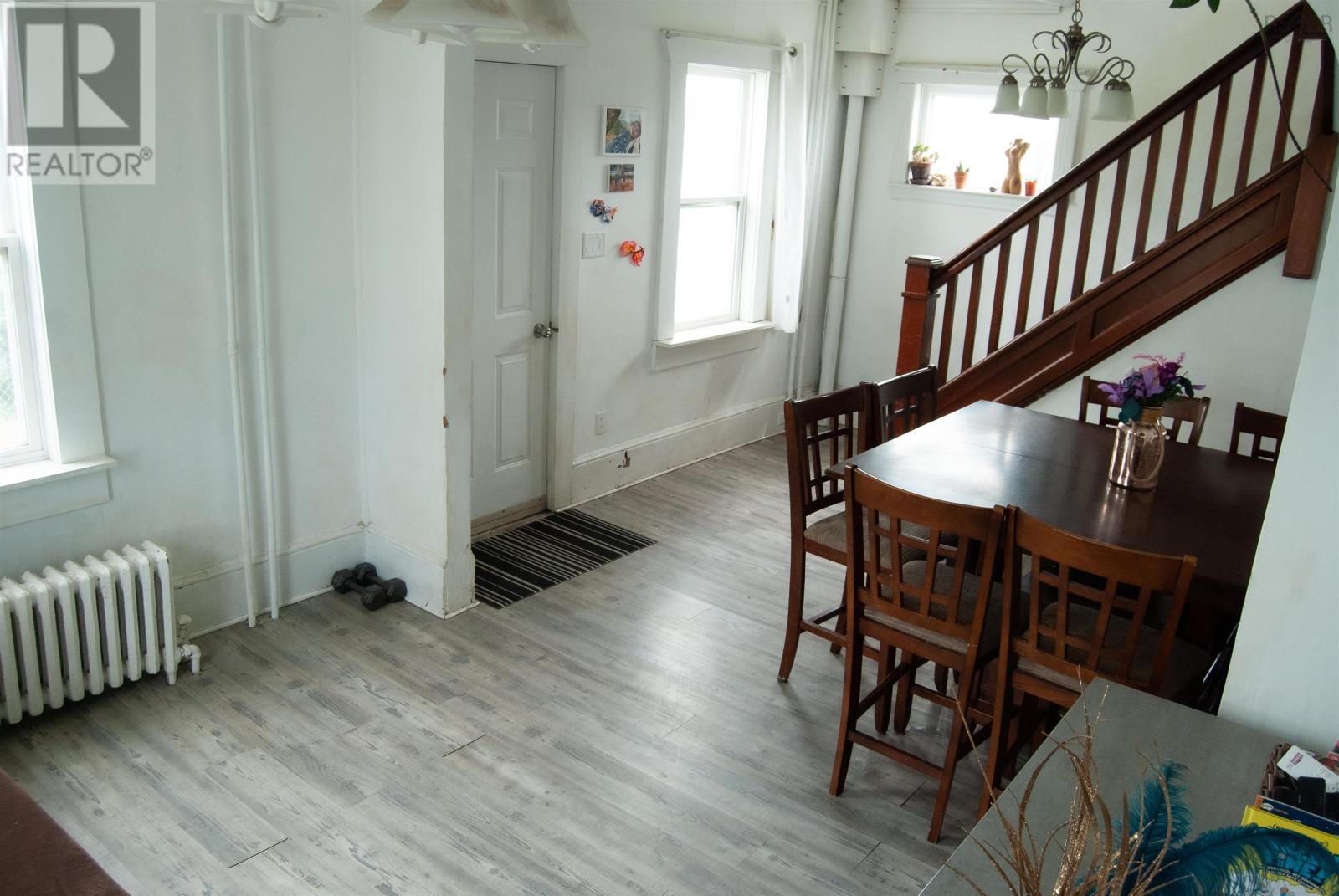 319 Cockburn Street, New Waterford, Nova Scotia  B1J 4J8 - Photo 4 - 202525436