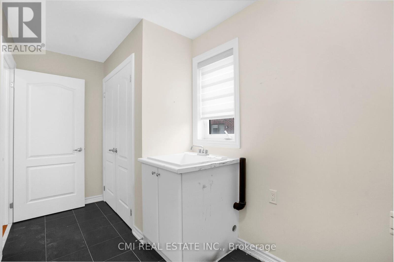 251 Palace Street, Thorold, Ontario  L2V 0N3 - Photo 21 - X12452178