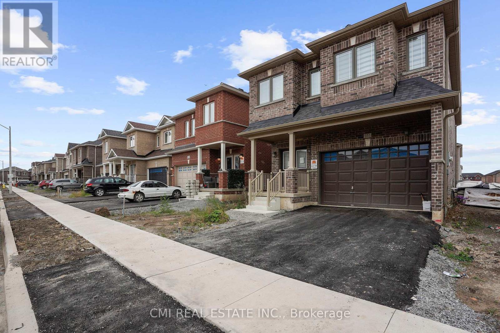 251 Palace Street, Thorold, Ontario  L2V 0N3 - Photo 3 - X12452178