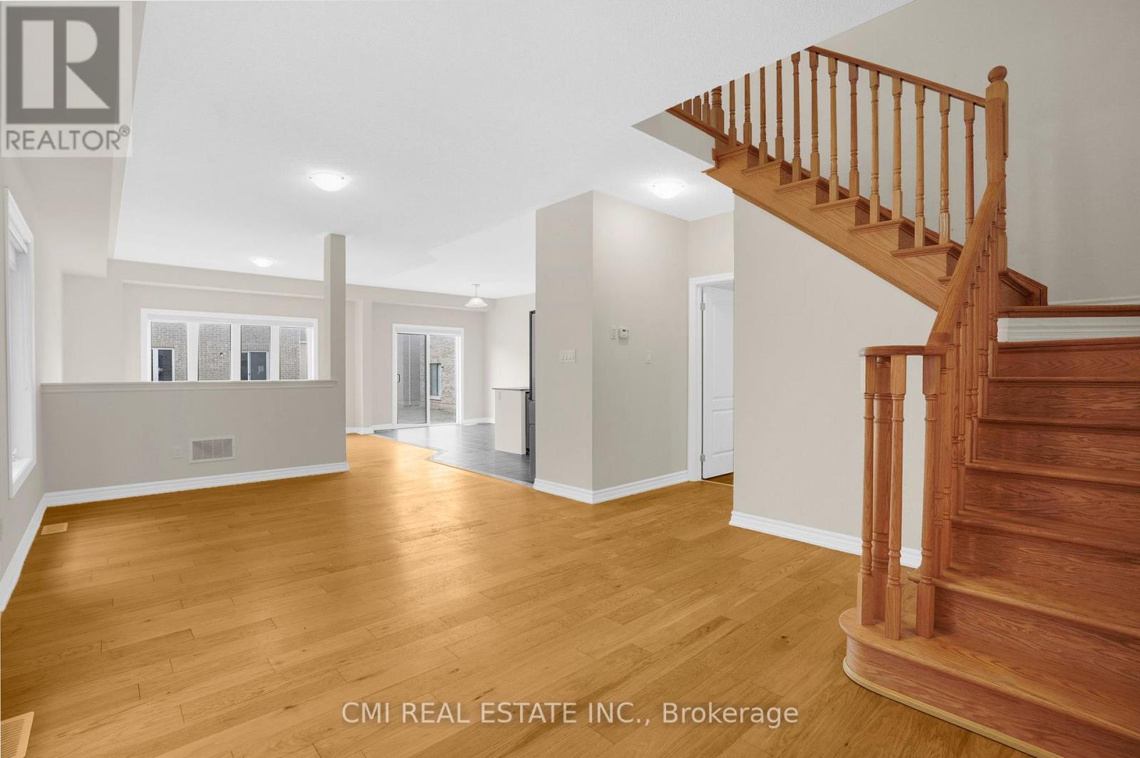 251 Palace Street, Thorold, Ontario  L2V 0N3 - Photo 4 - X12452178