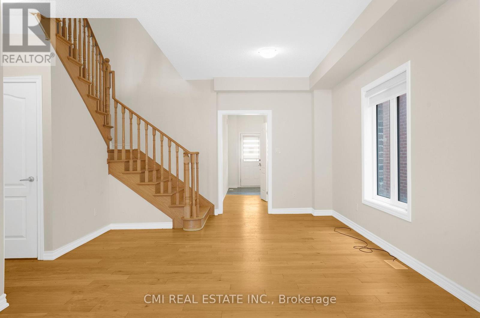 251 Palace Street, Thorold, Ontario  L2V 0N3 - Photo 5 - X12452178