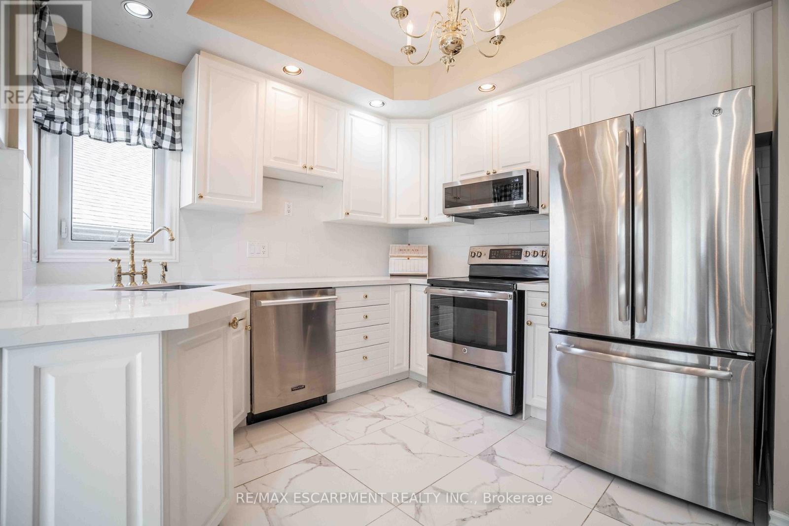 441 Crerar Drive, Hamilton, Ontario  L9A 5K3 - Photo 13 - X12452214