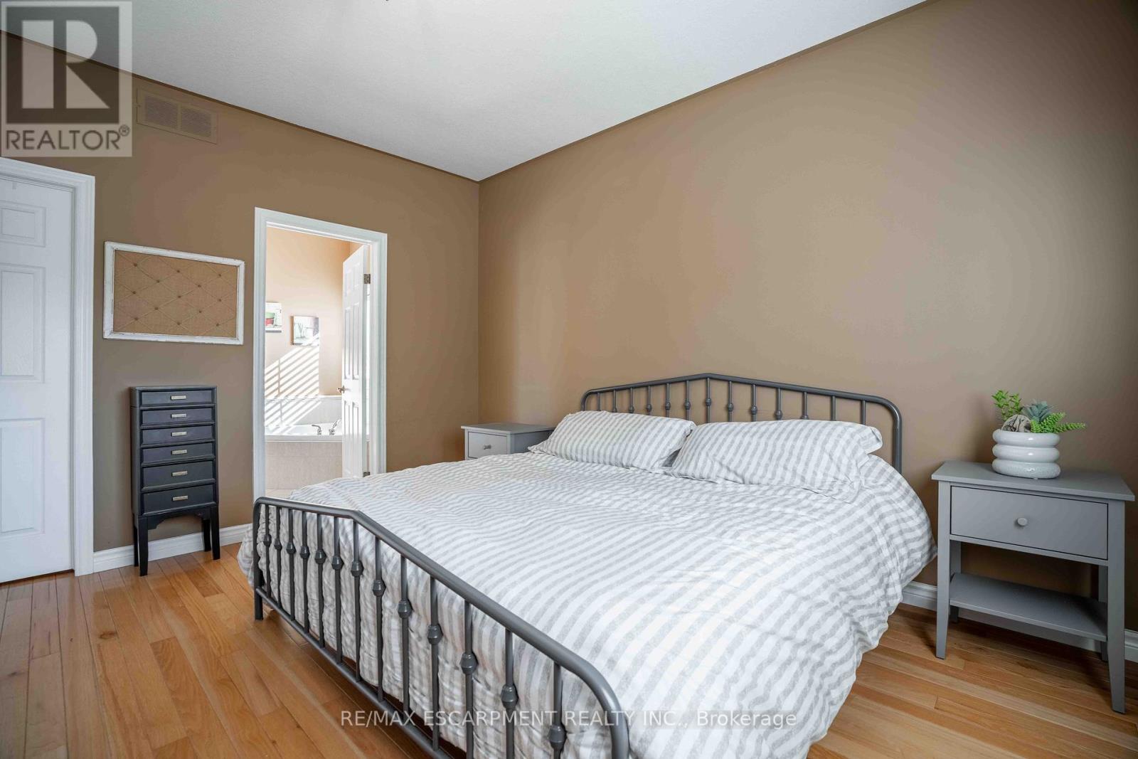 441 Crerar Drive, Hamilton, Ontario  L9A 5K3 - Photo 19 - X12452214