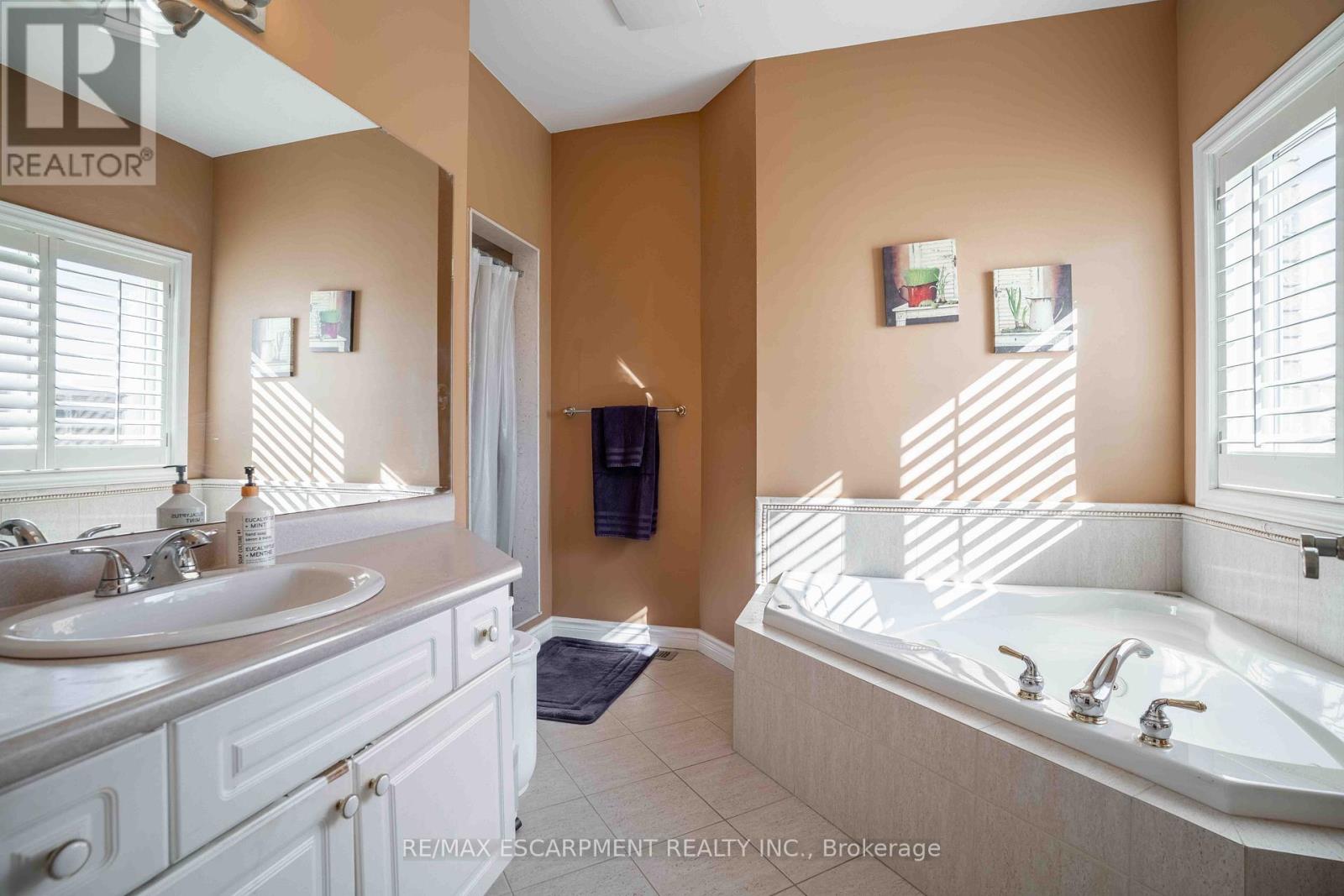 441 Crerar Drive, Hamilton, Ontario  L9A 5K3 - Photo 20 - X12452214