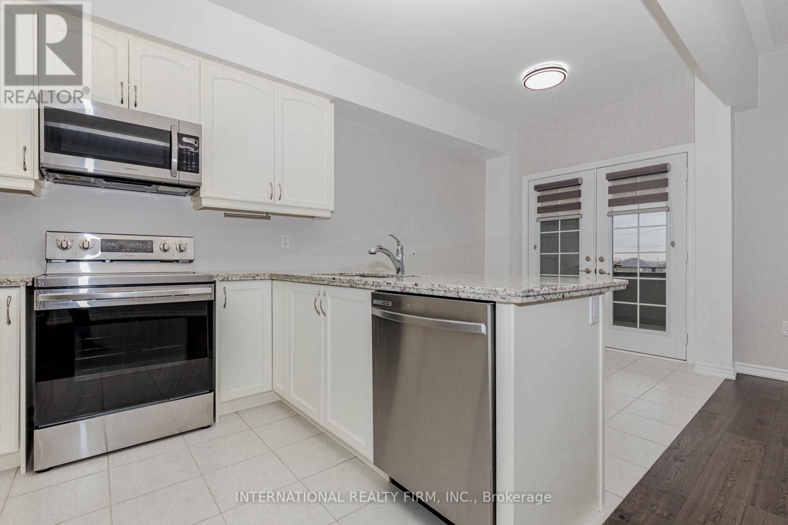 138 Flagg Avenue, Brant, Ontario  N3L 0J8 - Photo 10 - X12452221