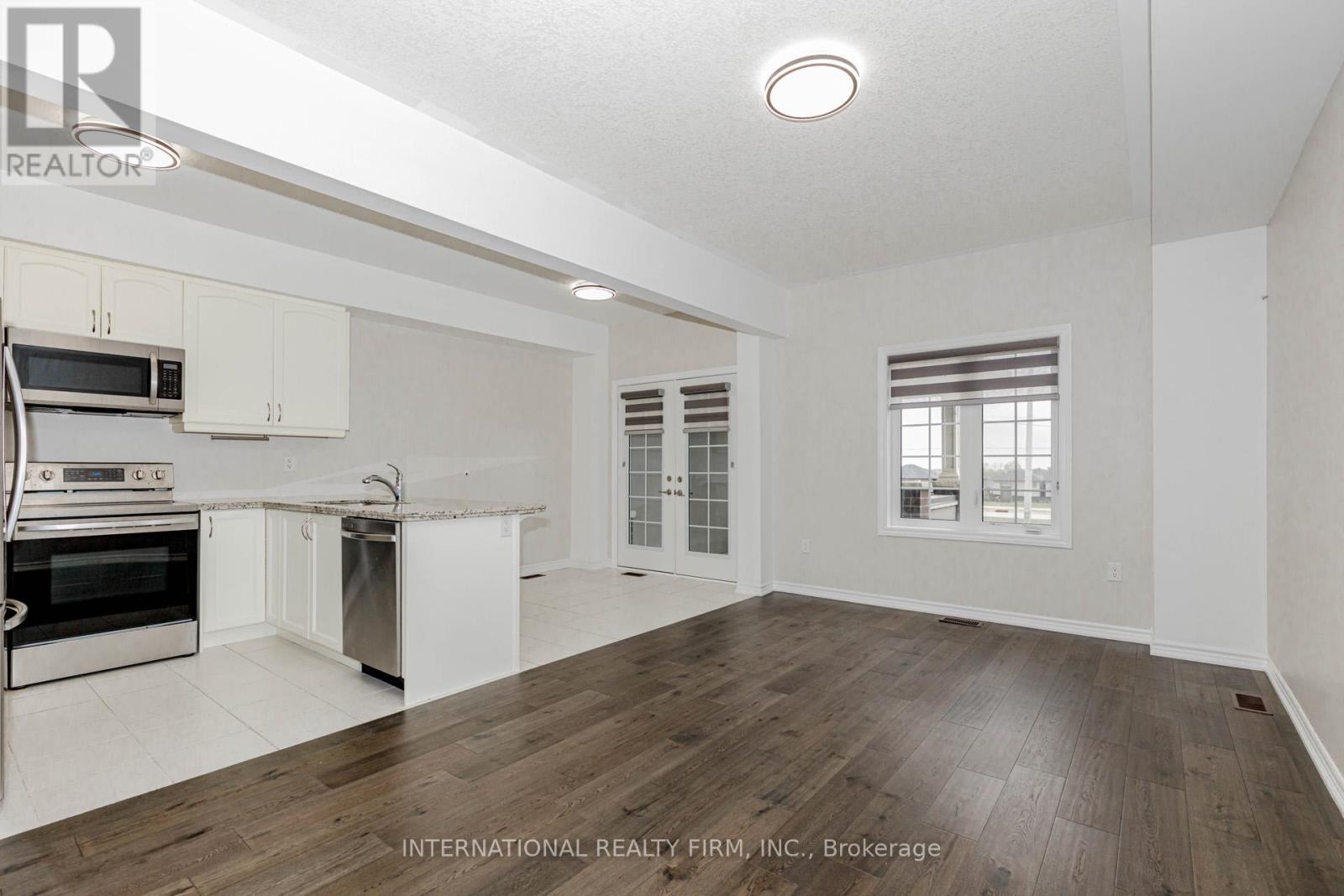 138 Flagg Avenue, Brant, Ontario  N3L 0J8 - Photo 7 - X12452221