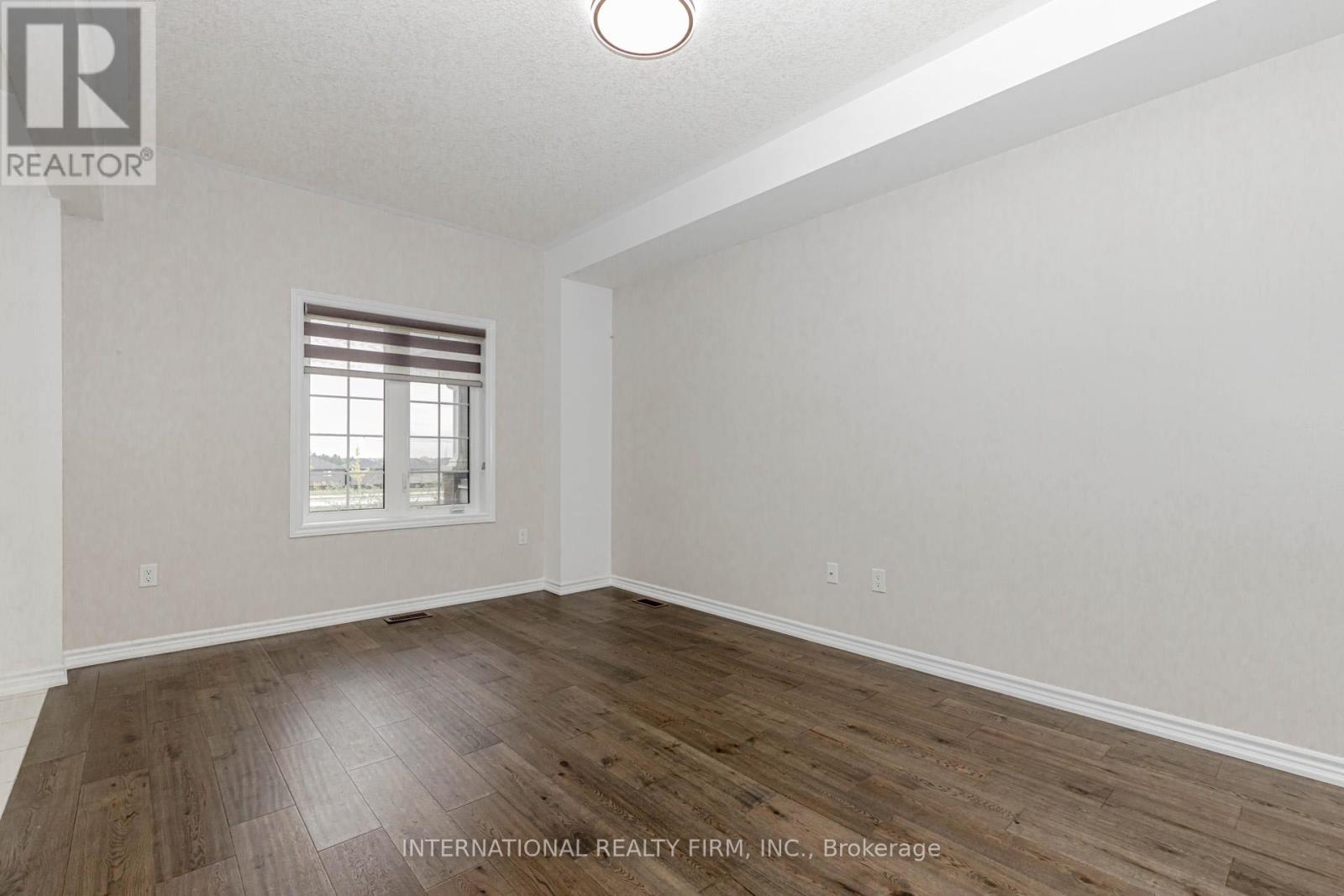 138 Flagg Avenue, Brant, Ontario  N3L 0J8 - Photo 8 - X12452221