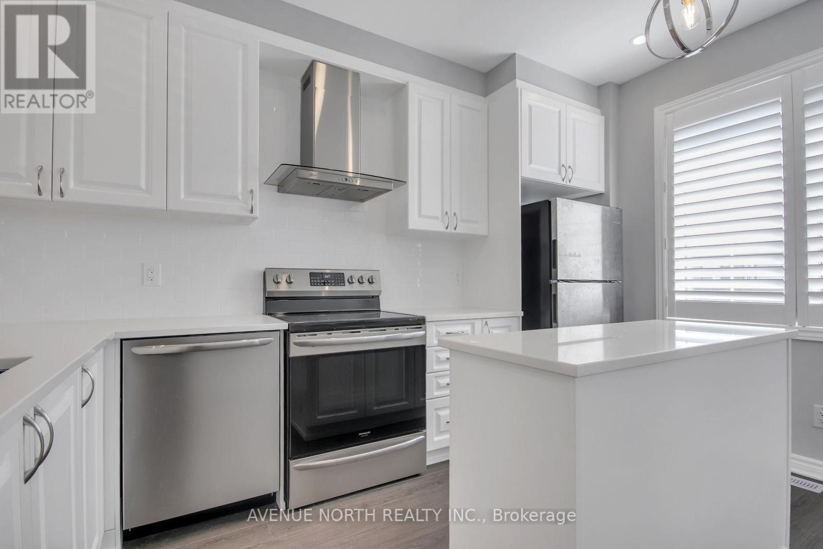 530 Rye Grass Way, Ottawa, Ontario  K2J 7A1 - Photo 3 - X12452275