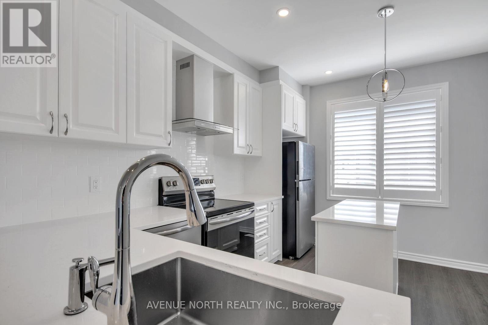 530 Rye Grass Way, Ottawa, Ontario  K2J 7A1 - Photo 5 - X12452275