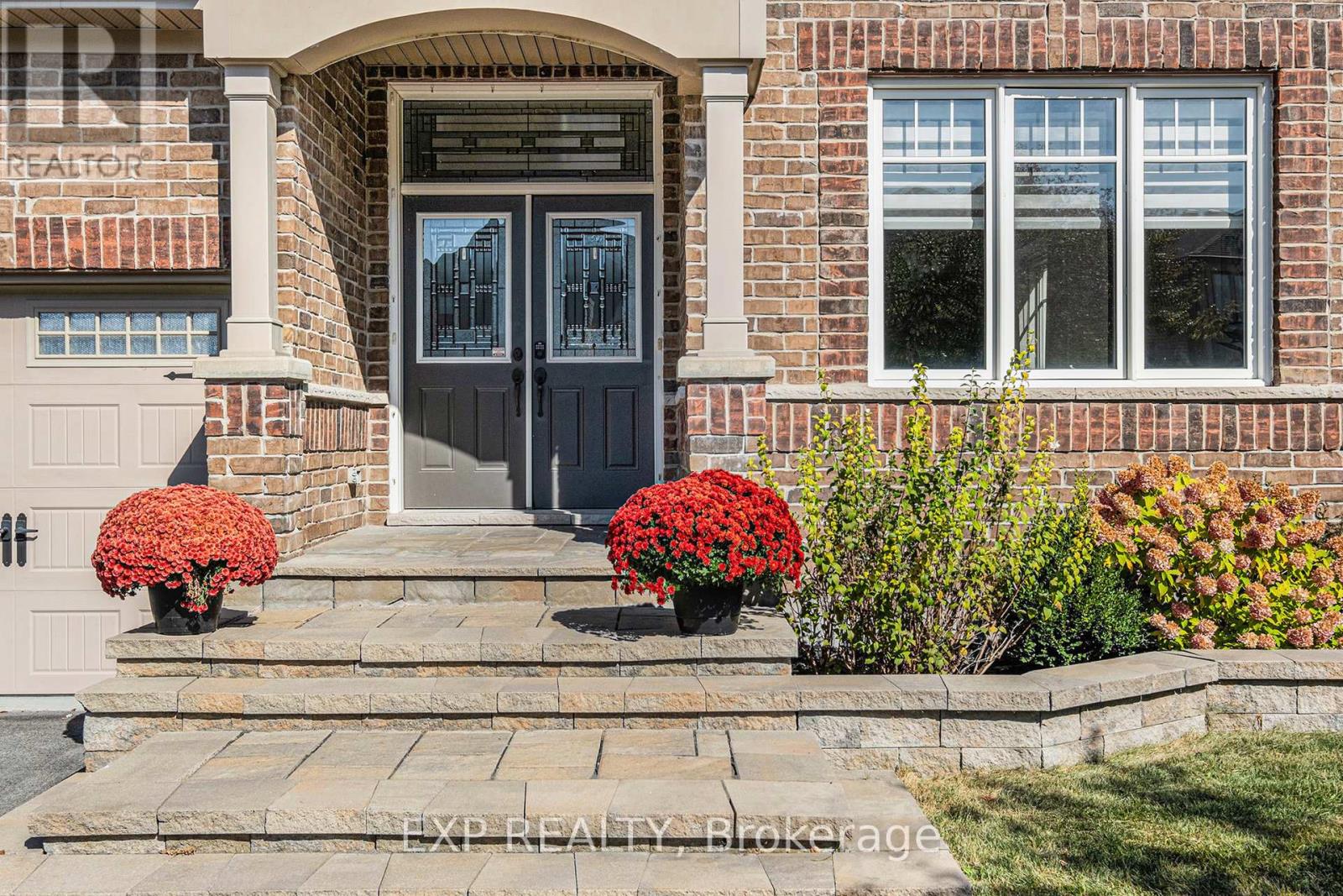 386 Andalusian Crescent, Ottawa, Ontario  K2V 0C3 - Photo 2 - X12452313