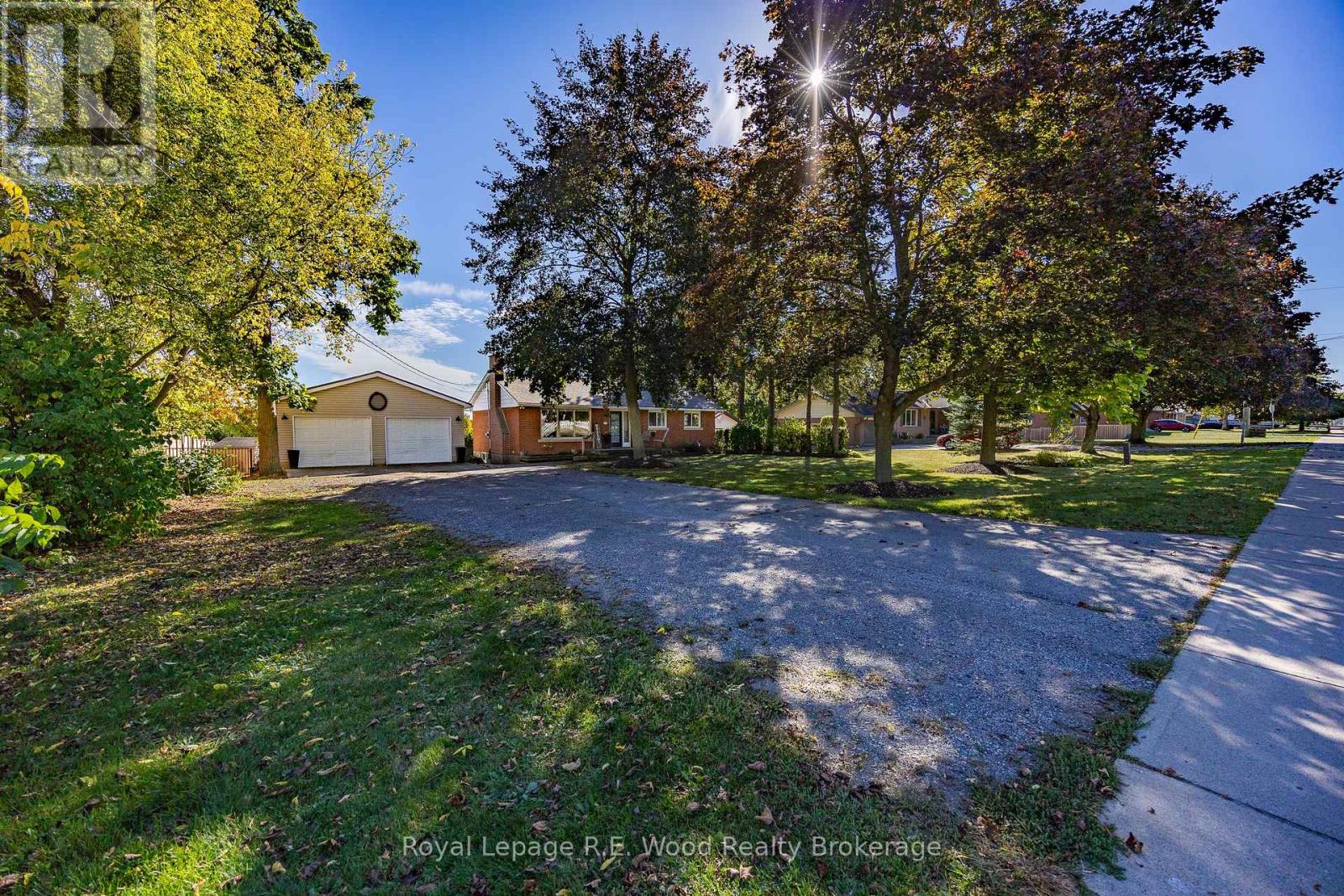 27 North Street W, Tillsonburg, Ontario  N4G 1B9 - Photo 2 - X12452348