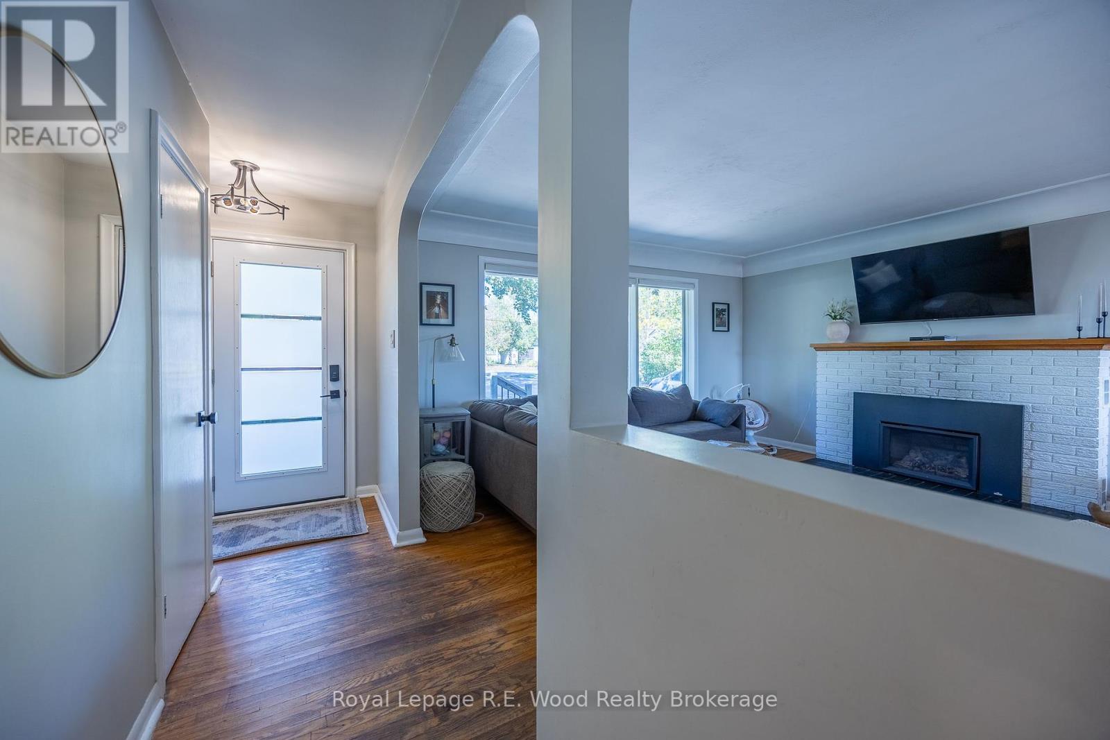 27 North Street W, Tillsonburg, Ontario  N4G 1B9 - Photo 4 - X12452348