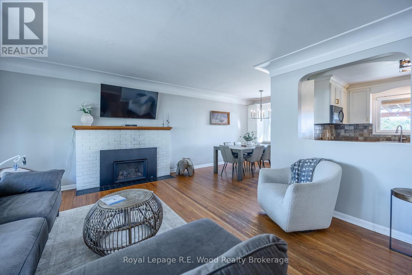 27 North Street W, Tillsonburg, Ontario  N4G 1B9 - Photo 5 - X12452348