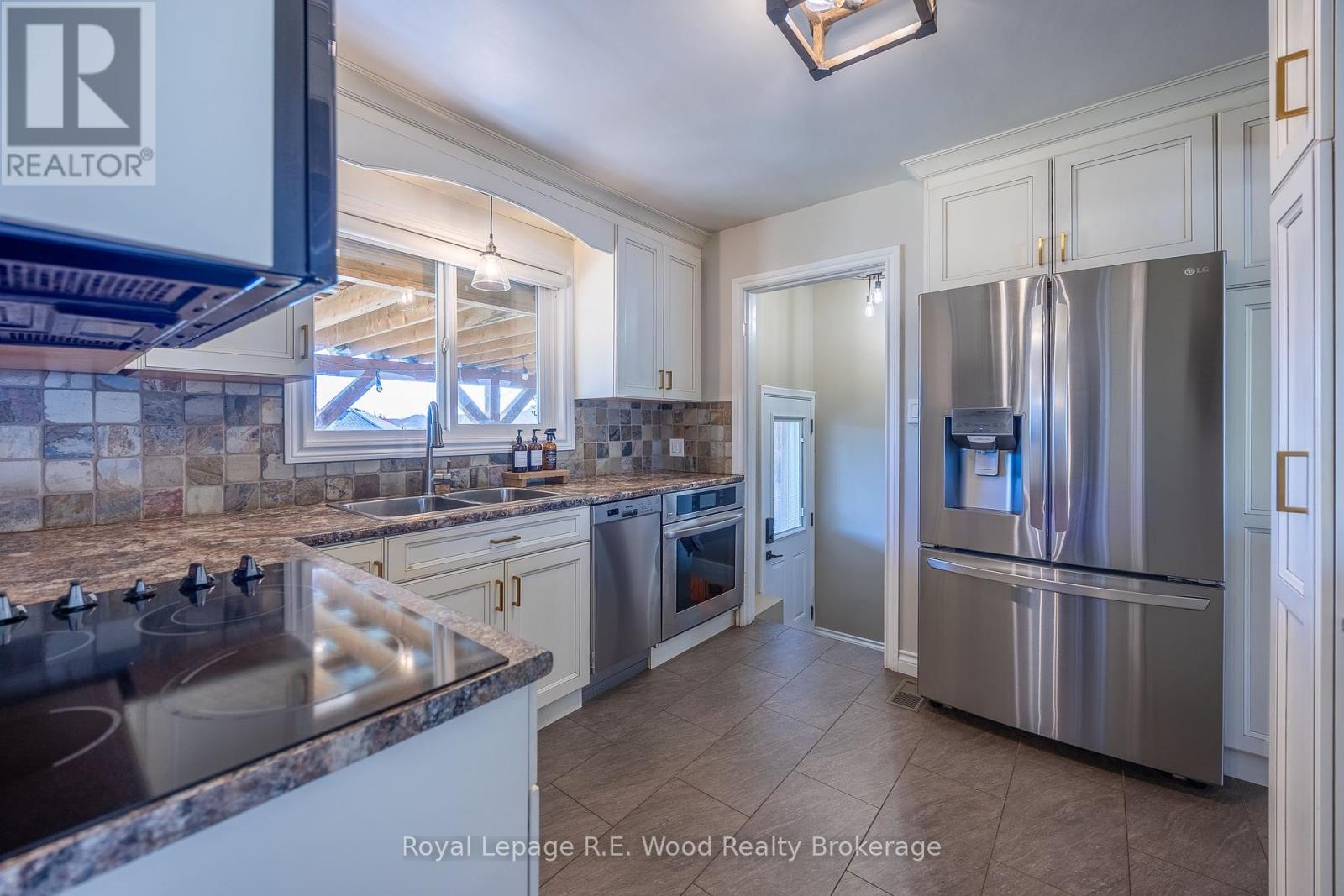 27 North Street W, Tillsonburg, Ontario  N4G 1B9 - Photo 8 - X12452348