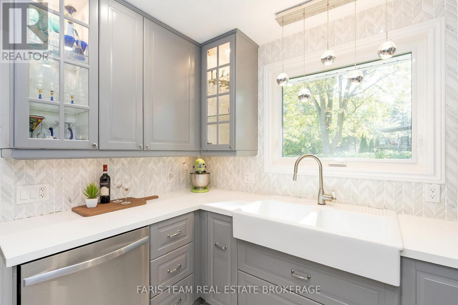29 Jamieson Drive, Adjala-Tosorontio, Ontario  L0N 1R0 - Photo 6 - N12451195