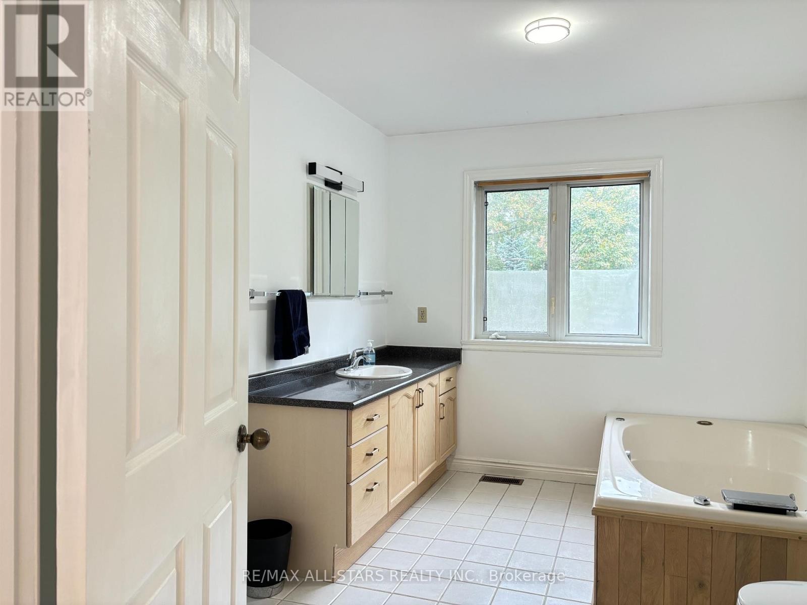 Upper Level - 2999 Lakeside Drive, Severn, Ontario  L3V 6H3 - Photo 17 - S12424328