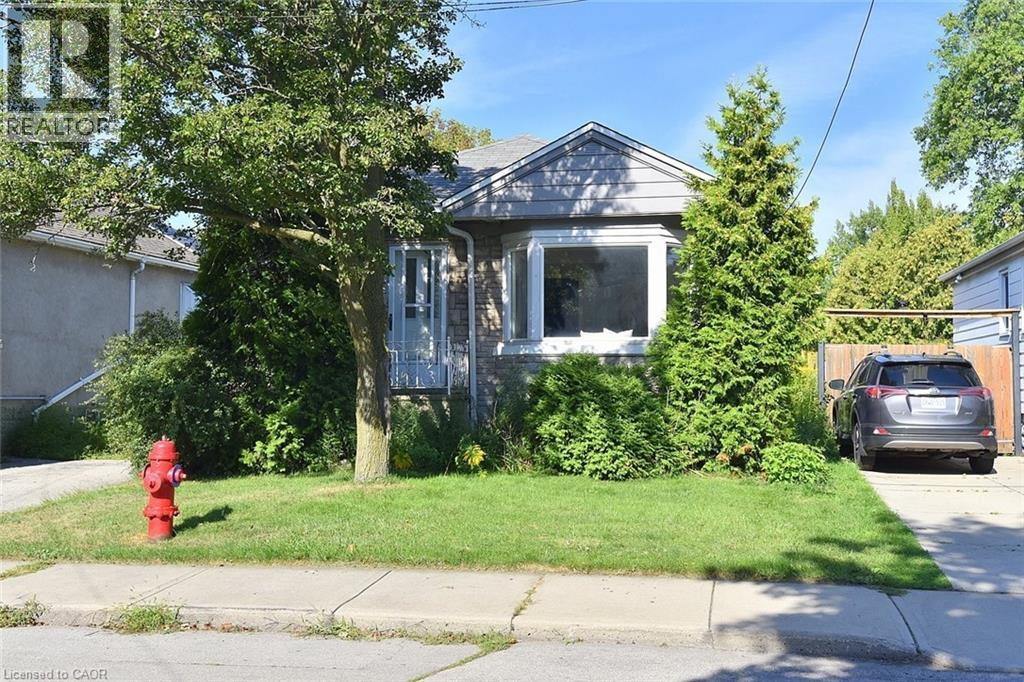 82 East 38th Street, Hamilton, Ontario  L8V 4E5 - Photo 2 - 40777424
