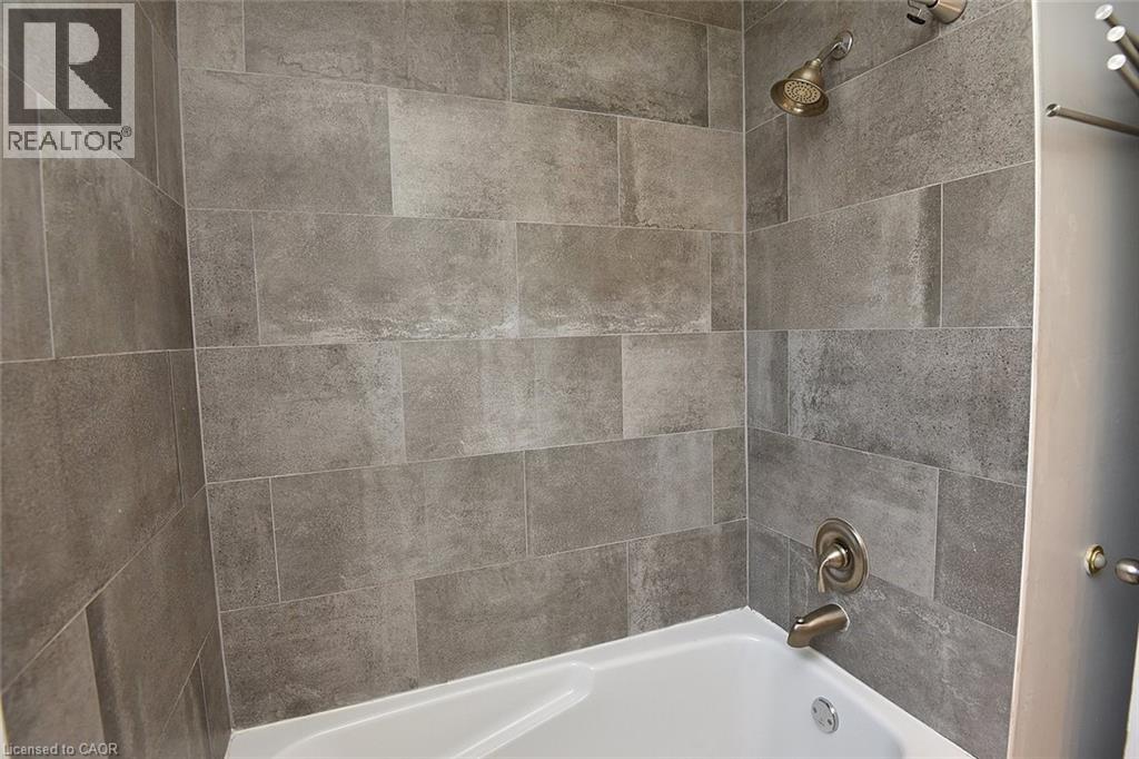 82 East 38th Street, Hamilton, Ontario  L8V 4E5 - Photo 21 - 40777424