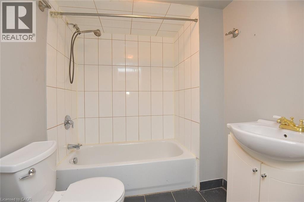 82 East 38th Street, Hamilton, Ontario  L8V 4E5 - Photo 28 - 40777424
