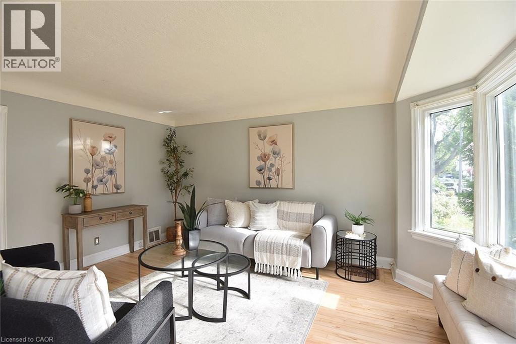 82 East 38th Street, Hamilton, Ontario  L8V 4E5 - Photo 4 - 40777424