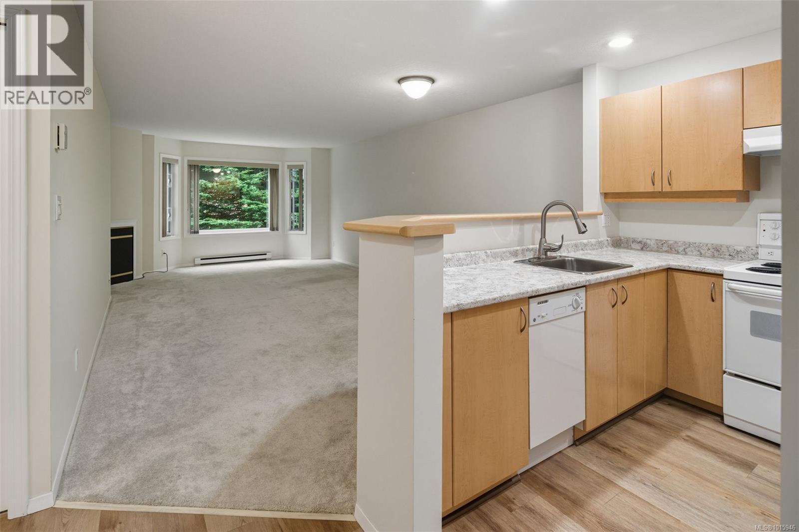213 9882 Fifth St, Sidney, British Columbia