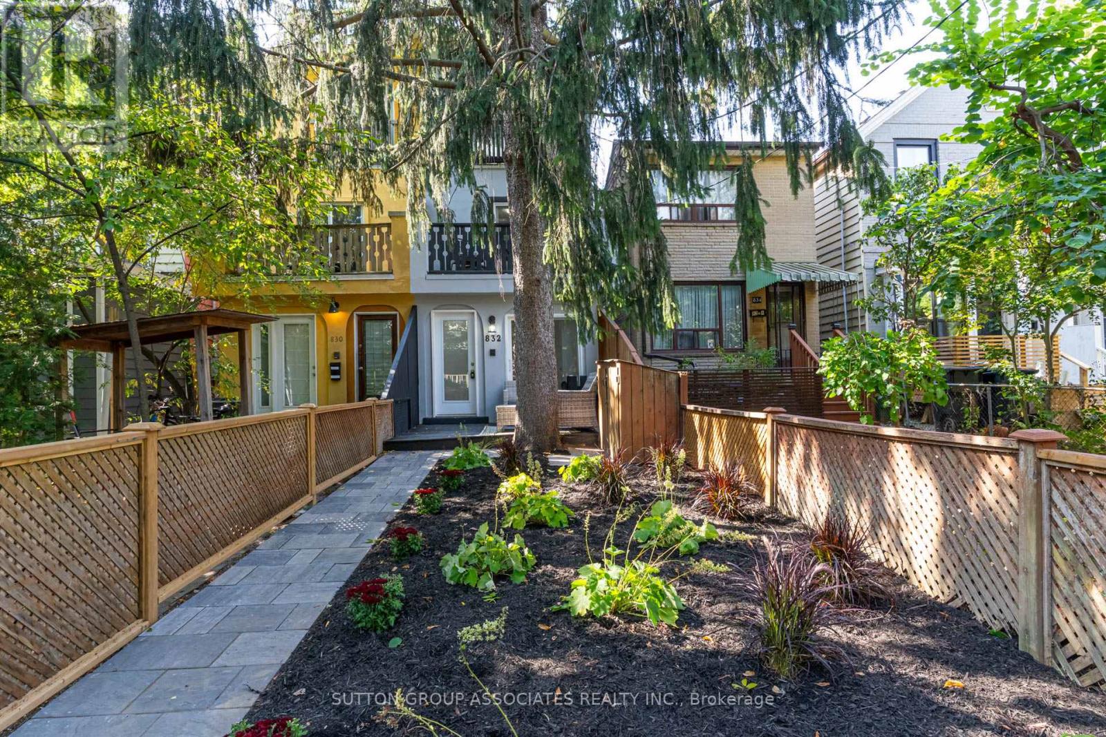 832 Manning Avenue, Toronto, Ontario  M6G 2W8 - Photo 1 - C12452246