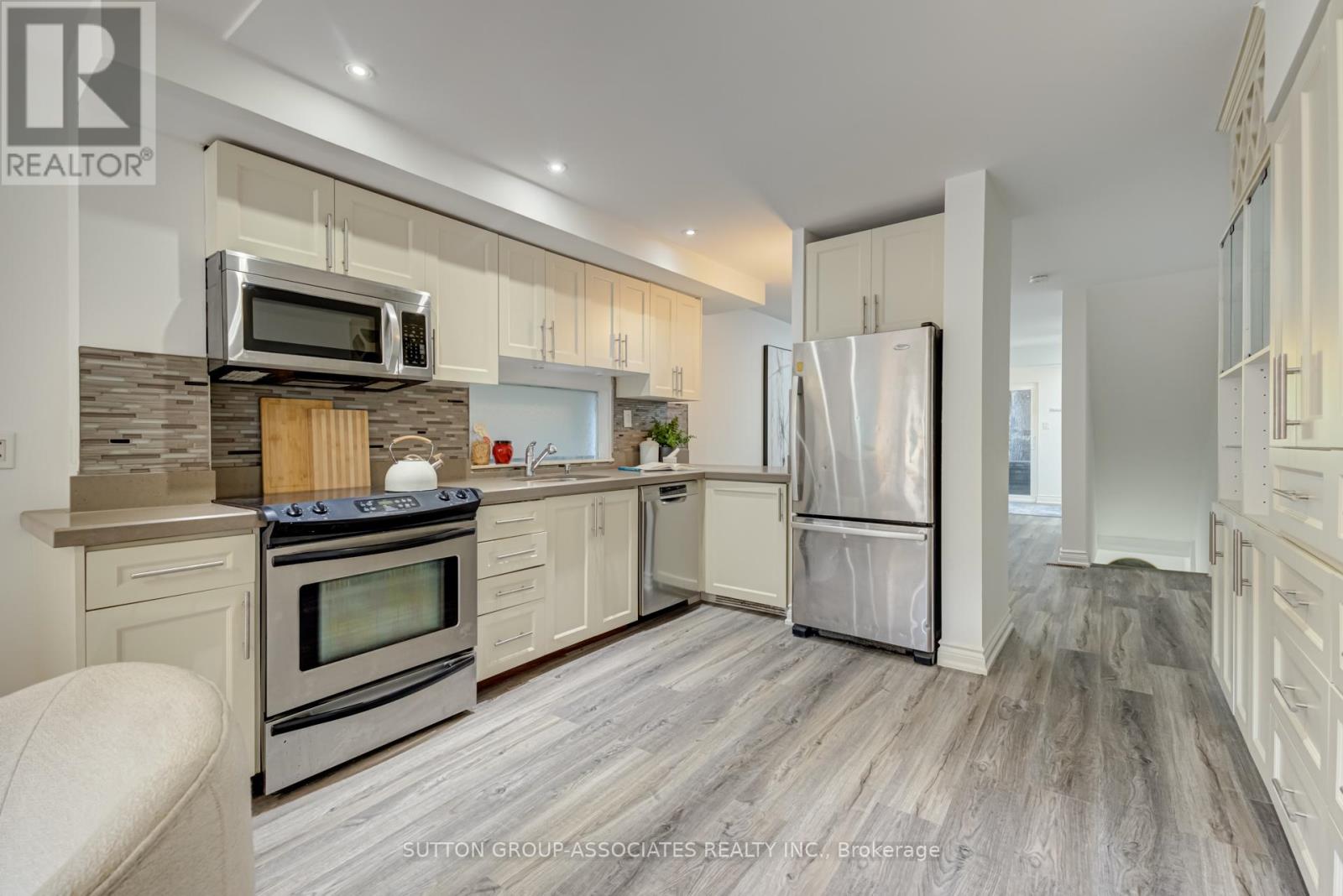 832 Manning Avenue, Toronto, Ontario  M6G 2W8 - Photo 15 - C12452246