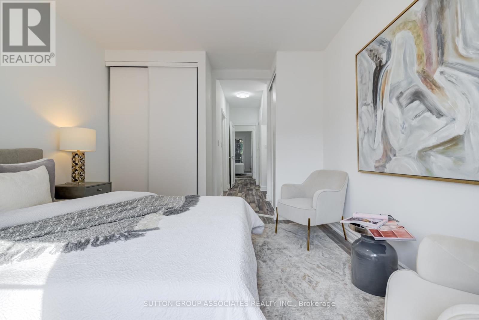 832 Manning Avenue, Toronto, Ontario  M6G 2W8 - Photo 19 - C12452246