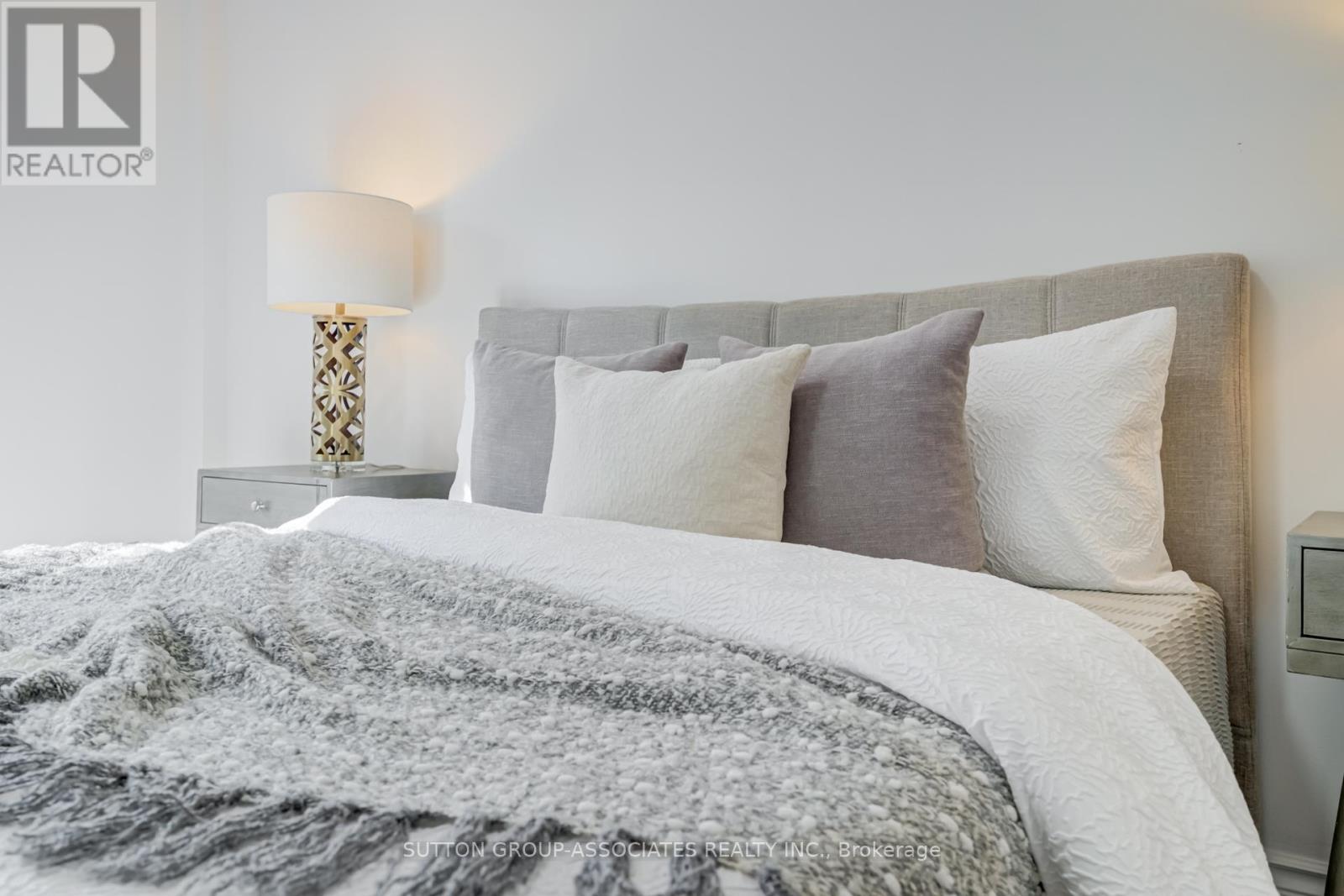 832 Manning Avenue, Toronto, Ontario  M6G 2W8 - Photo 21 - C12452246